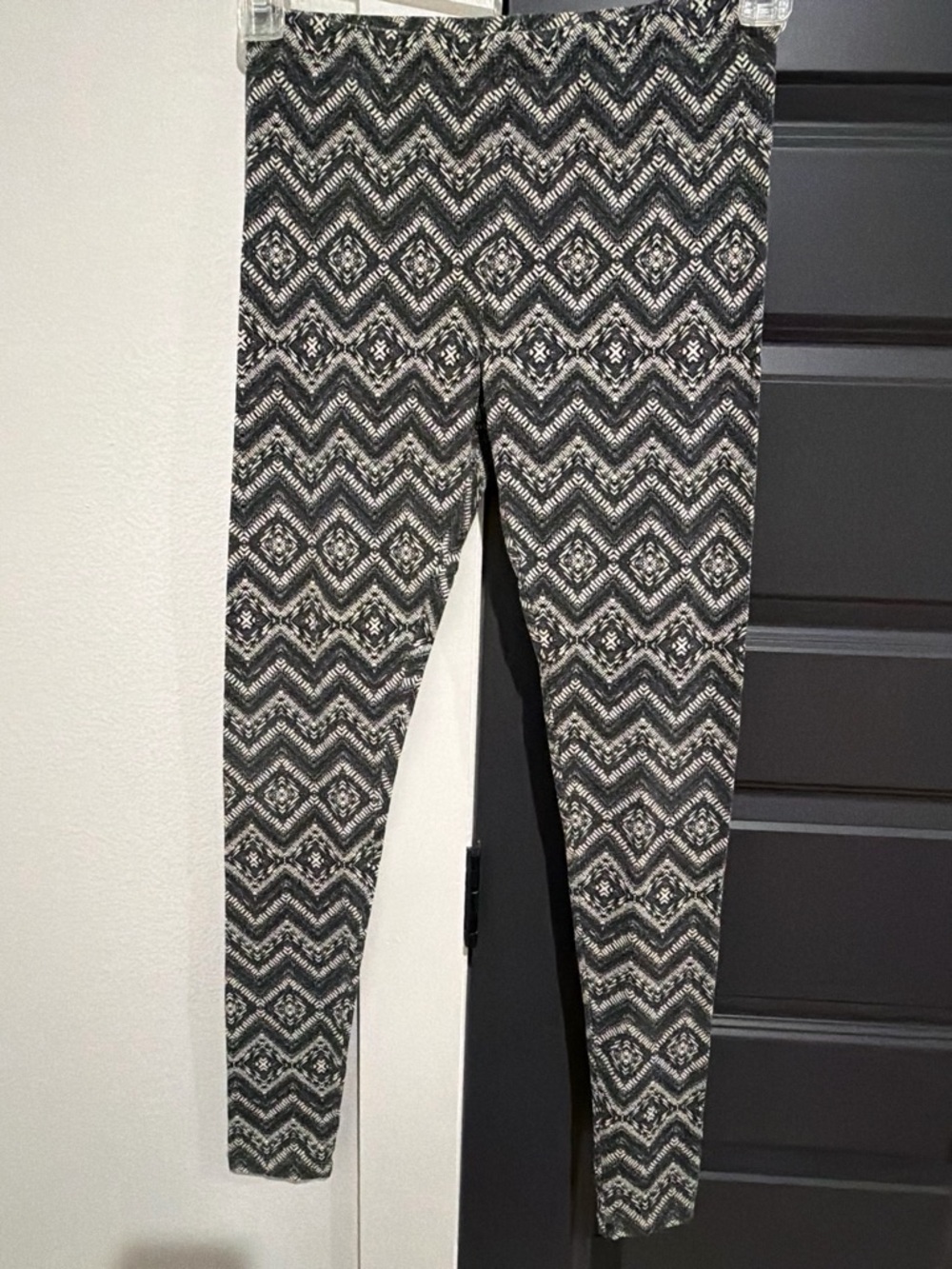 Mossimo Supply Co. Black & White Zigzag Geo Print Leggings